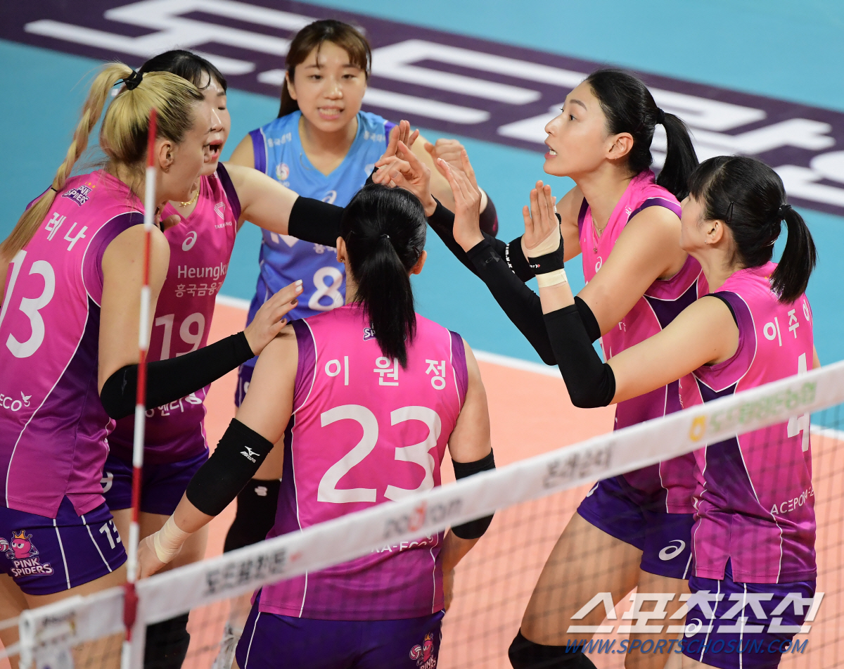 옐레나&김연경 쌍포 제대로 터졌다…선두 흥국생명, 4일 전 풀세트 기억 …