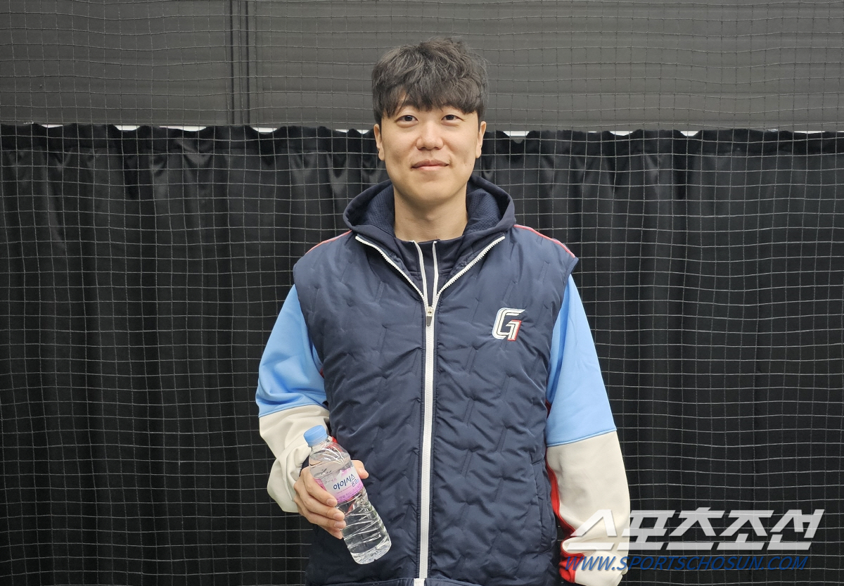 "저기가 내 자린데…" 멀리서 바라만봤던 이대호 은퇴식. 가을야구 이끈 …