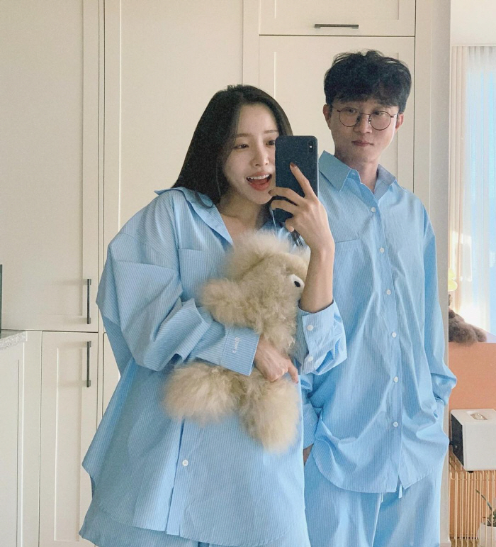 박성광♥이솔이, 커플 잠옷 입고 허리 감싸기 "연애시절로 돌아간 듯"