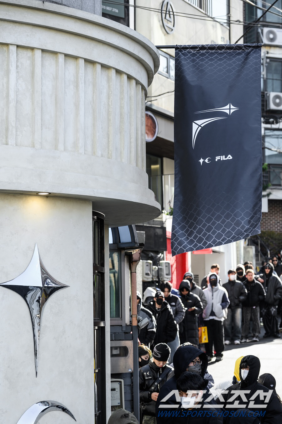 ‘휠라(FILA) X 떠그클럽’ 협업 컬렉션 출시 당일 완판