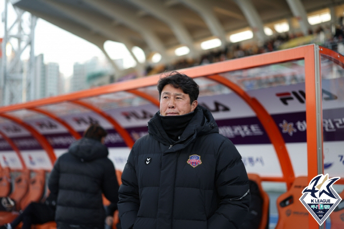 [현장인터뷰]'1부 잔류 목표'김도균 수원FC 감독, "1차전부터 총력전…