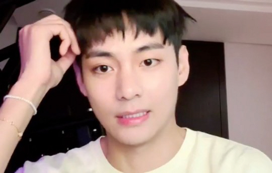 "후련해" BTS 뷔→정국 군입대 심경..'무릎 꿇고' 부탁한 이유[종합…