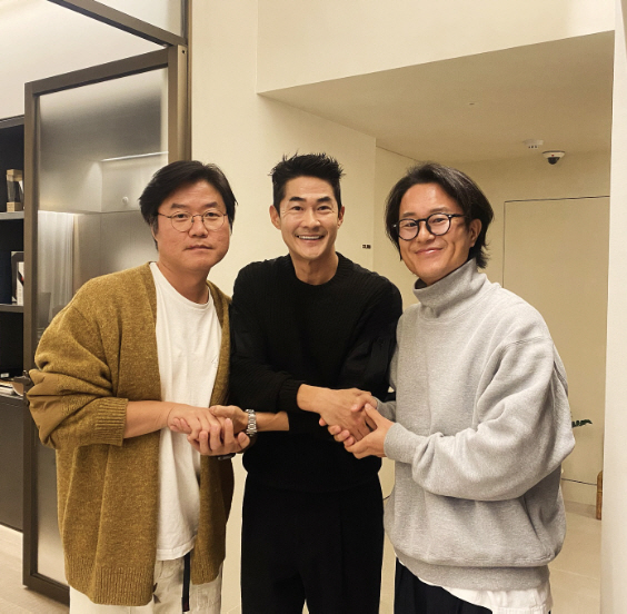 "저희 정말 친해요"..'나PD, 배정남 손절설'에 해명방송+인증 사진으…