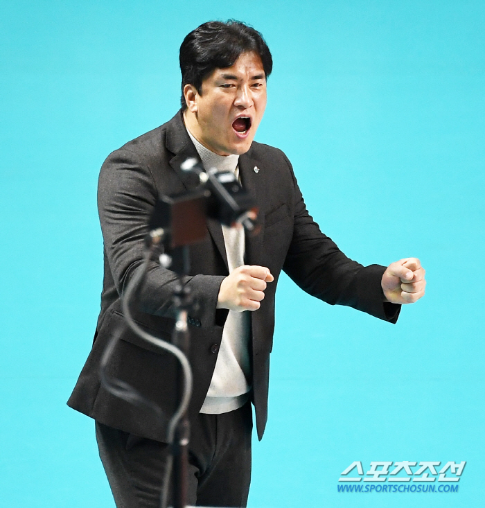 "나도, 선수들도 반성해야한다" '6G 연속 원정' 봄배구 승부처 직면한…