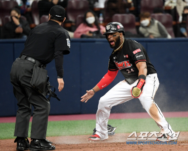 '우승 도전' KT, 왜 일본에서 실패한 '전 MVP'와 다시 손 잡기로…