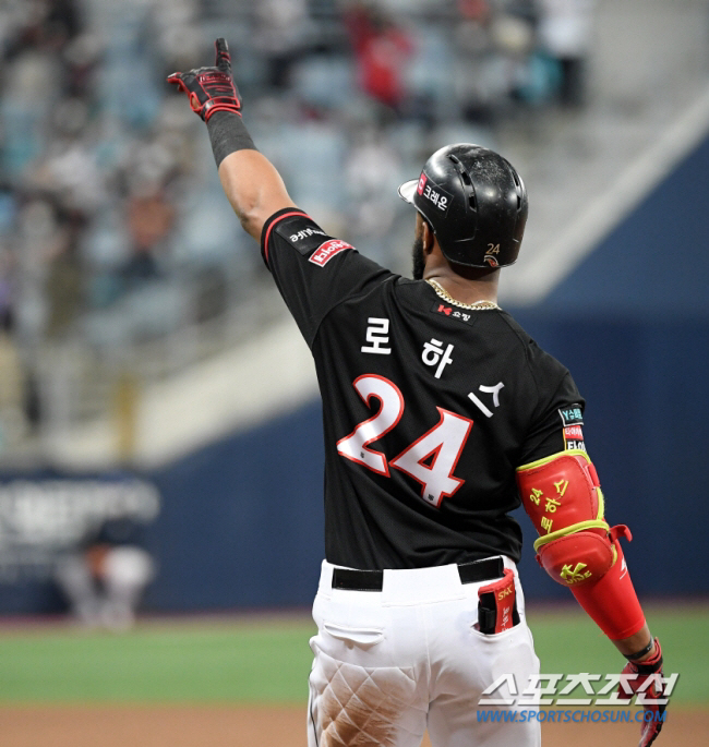 '우승 도전' KT, 왜 일본에서 실패한 '전 MVP'와 다시 손 잡기로…