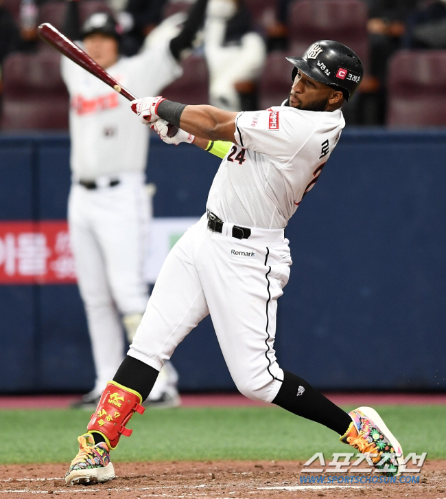 '우승 도전' KT, 왜 일본에서 실패한 '전 MVP'와 다시 손 잡기로…