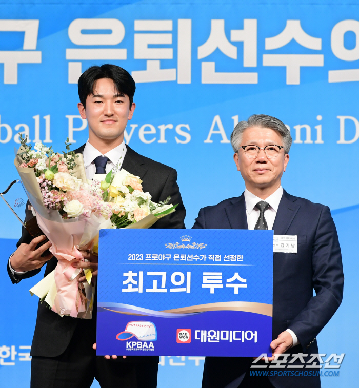 노시환 이기고 '최고의 선수상' 받은 손아섭 "상은 받으면 받을수록 더 …