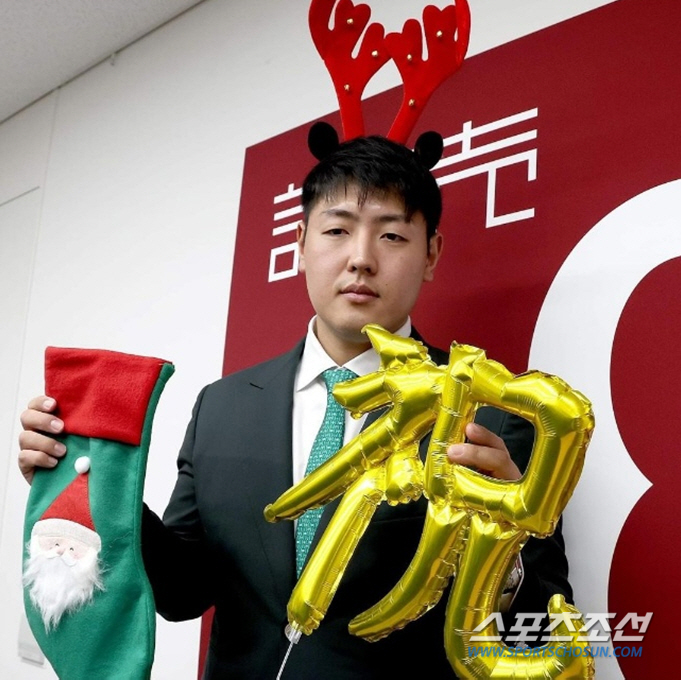 '30홈런' 치고 2억7000만원 삭감→'41홈런' 치고 14억원 인상,…