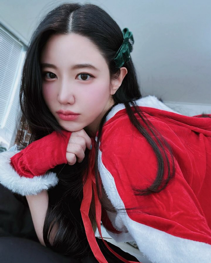 "연상의 사업가와 열애중"..조현, 산타복장으로 미모 자랑 '남친에 이벤…