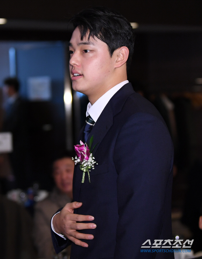 '후배 성장이 뿌듯한 선배' 160km 강속구 신인왕 문동주, '진심으로…