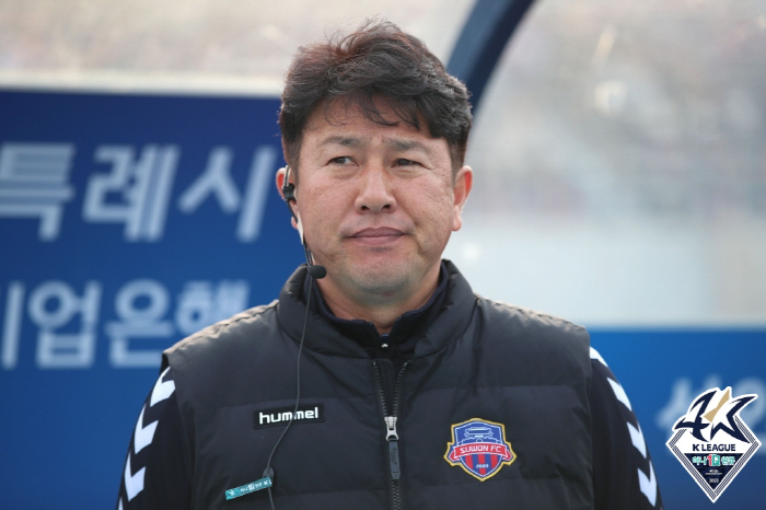 [현장인터뷰]"미안하고 고마워서" 1부 잔류 후 주저 앉아 펑펑 운 김도…