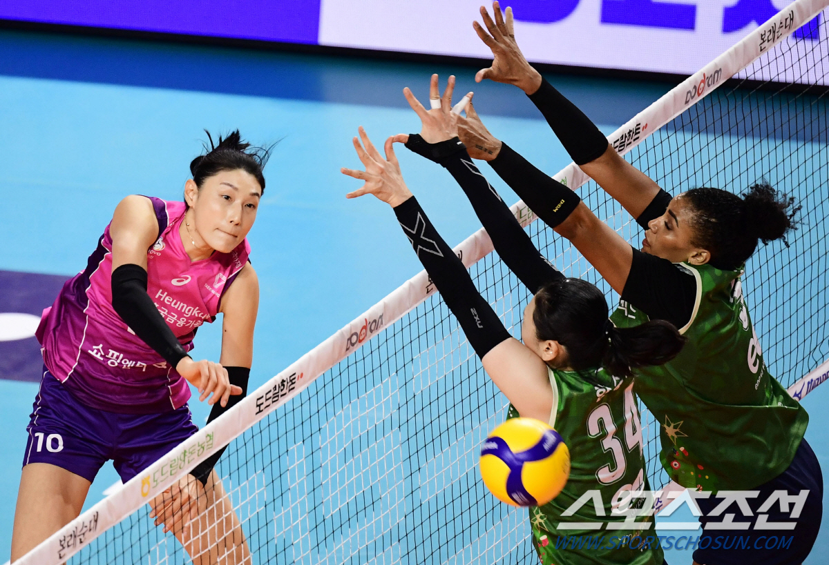 이번엔 빈틈으로 정확하게...