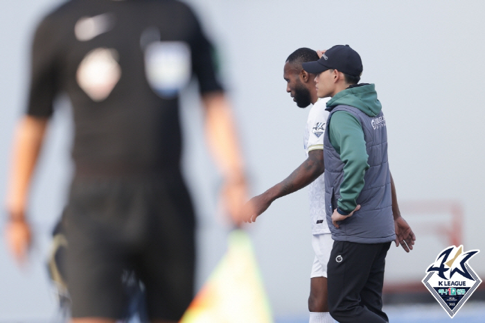 윤정환이 작성한 대반전-잔류 드라마, 가브리엘 멀티골로 김포 꺾고 '극적 잔류'