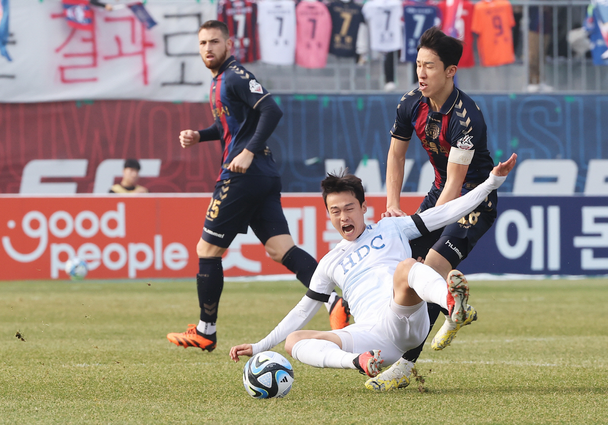 '1-2→6-4' 역대급 120분 혈투 끝 대역전·잔류 드라마 쓴 수원F…
