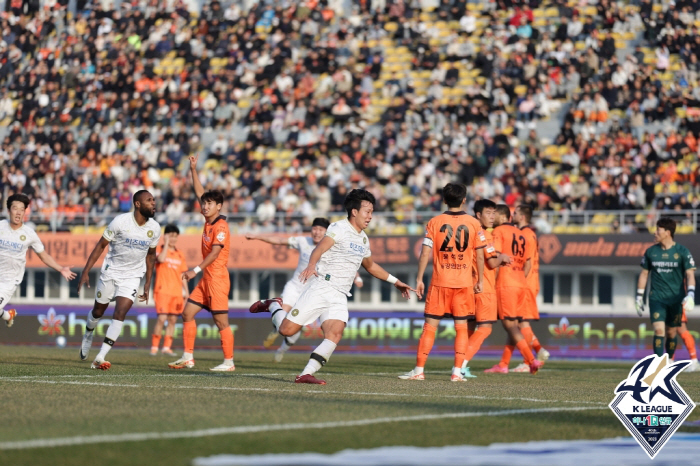 '1-2→6-4' 역대급 120분 혈투 끝 대역전·잔류 드라마 쓴 수원F…