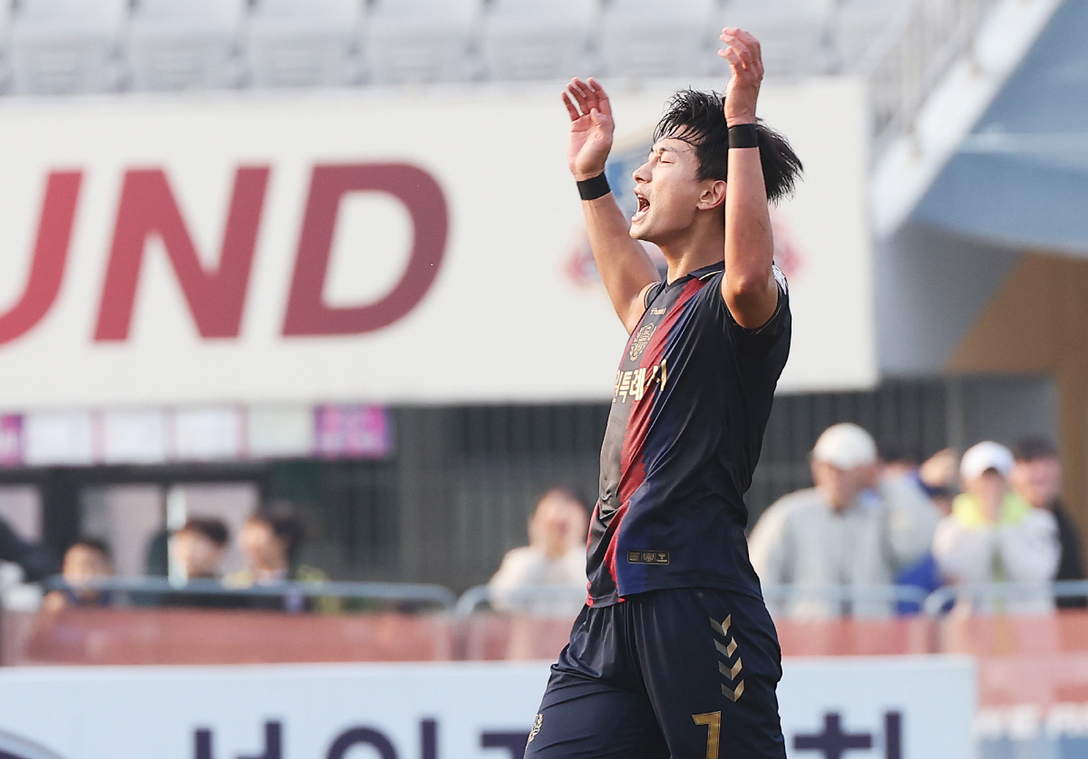 '1-2→6-4' 역대급 120분 혈투 끝 대역전·잔류 드라마 쓴 수원F…