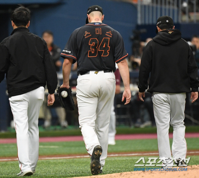 "부상 전력자는 무조건 배제" 페냐 남겨놓고 페디급 에이스 영입 총력전,…
