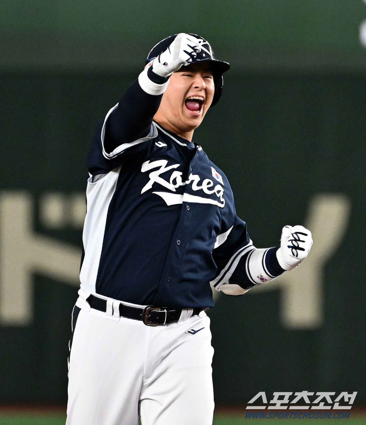 '이대호 선배께 사인 배트 선물하겠다' 2000년생 최초 홈런왕 노시환의…