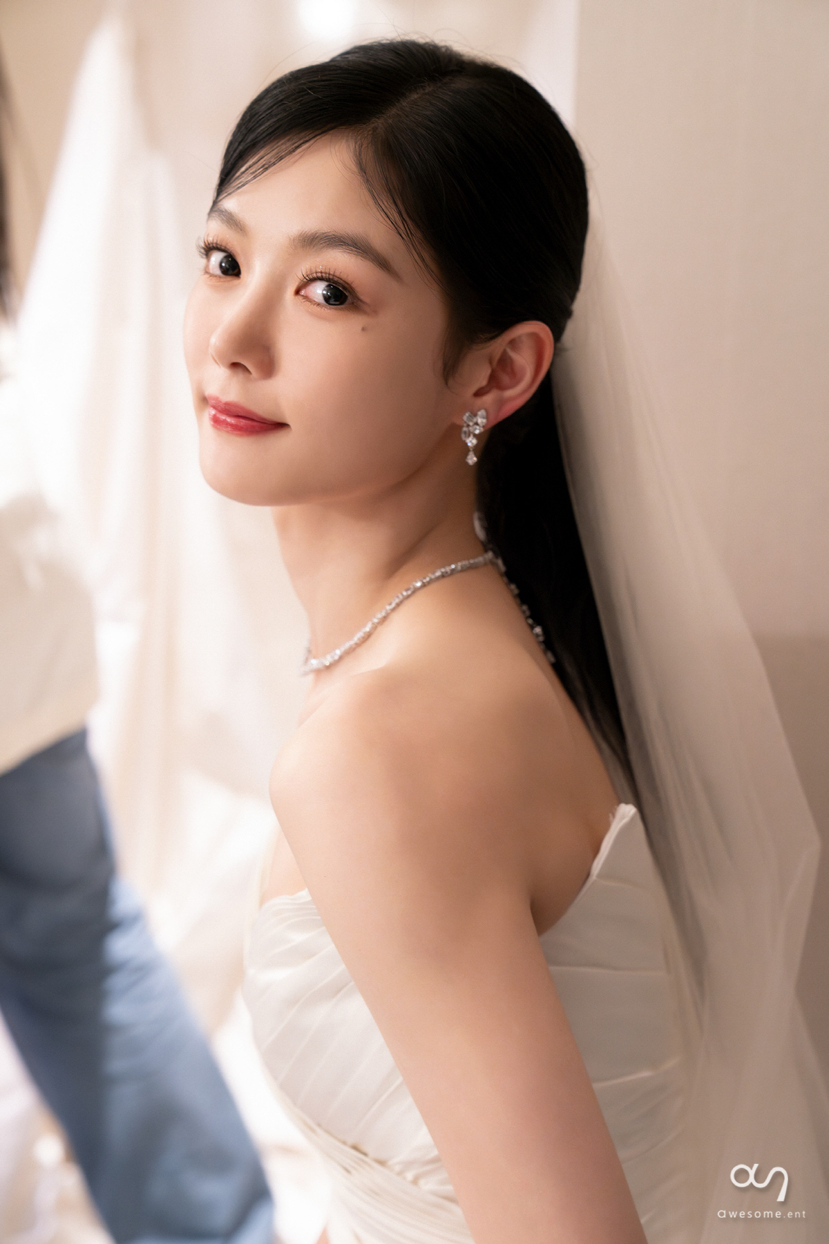 '마이 데몬' 송강 아내된 김유정, 어나더 클래스 드레스 자태로 미모 장…