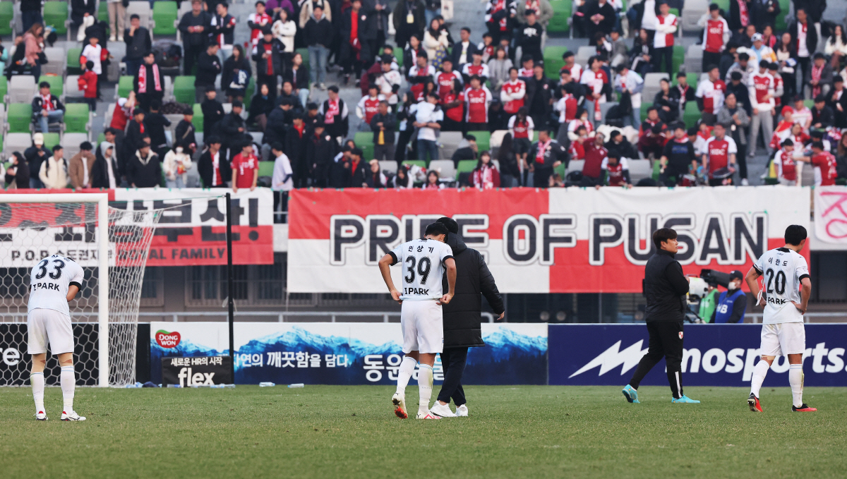 "K리그2 기적은 없었다" 또 무너진 부산의 승격 희망, 인정할 수밖에 …