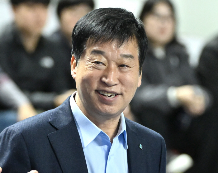 "가슴이 '덜컥' 했다" 천하의 김호철도 깜짝→트레이너도 '경기불가' 사…