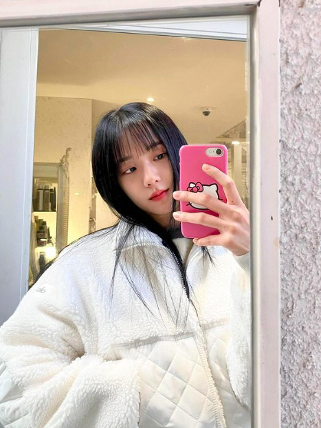 '블랙핑크 전원 재계약' 지수, 고민거리 해치우고 만개한 미모