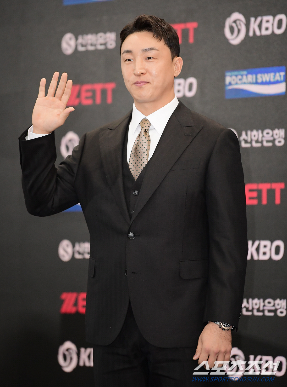 "이탈리아 남자 컨셉, 넥타이 색깔로 의지 표현"…멋 낸 타격 2관왕, …