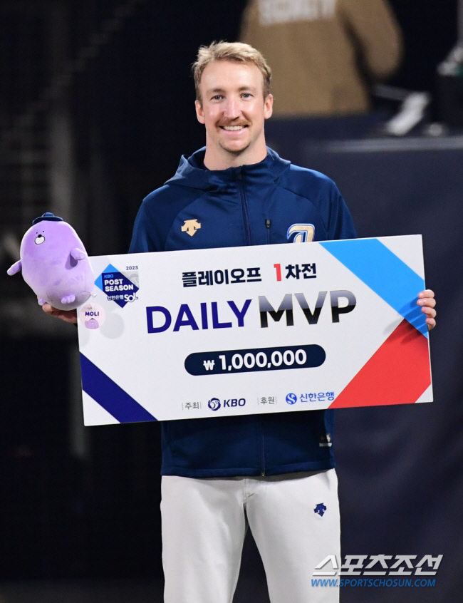 MVP→ML 1500만달러 계약…'괴물 에이스' 페디, 황금장갑까지 품었…