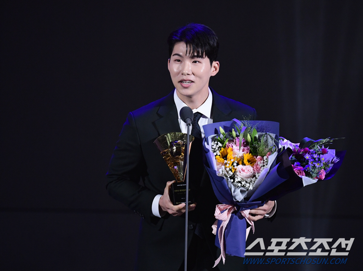 'ML 후보생' 김혜성, 3년 연속 GG 품었다…"정말 받고 싶은 상이었…