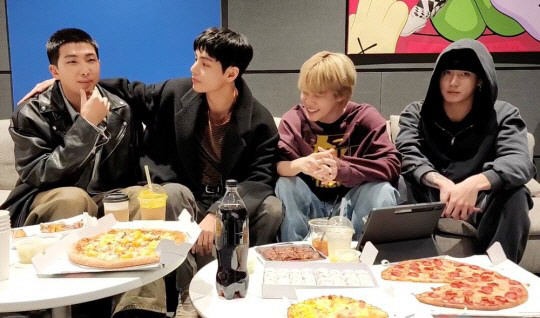 "잠시만 안녕" BTS 뷔·RM, 오늘(11일) 입대..삭발+편지로 '작…