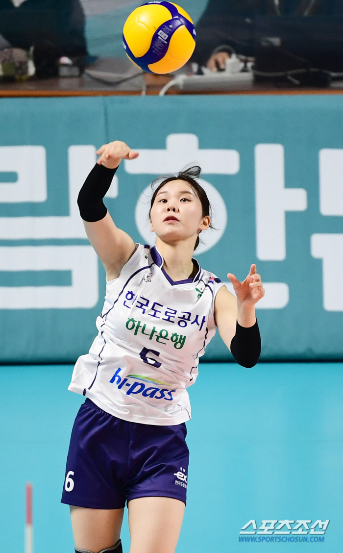 "편하게만 하면 안돼!" '5연패' 디펜딩챔프→亞최고 세터까지…'동병상련…
