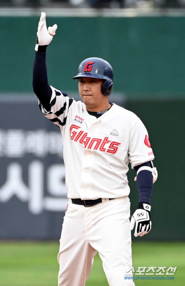 '47억 FA' 빠져도…부활 꿈꾸는 거포→파워 키운 5억 유망주까지. 사…