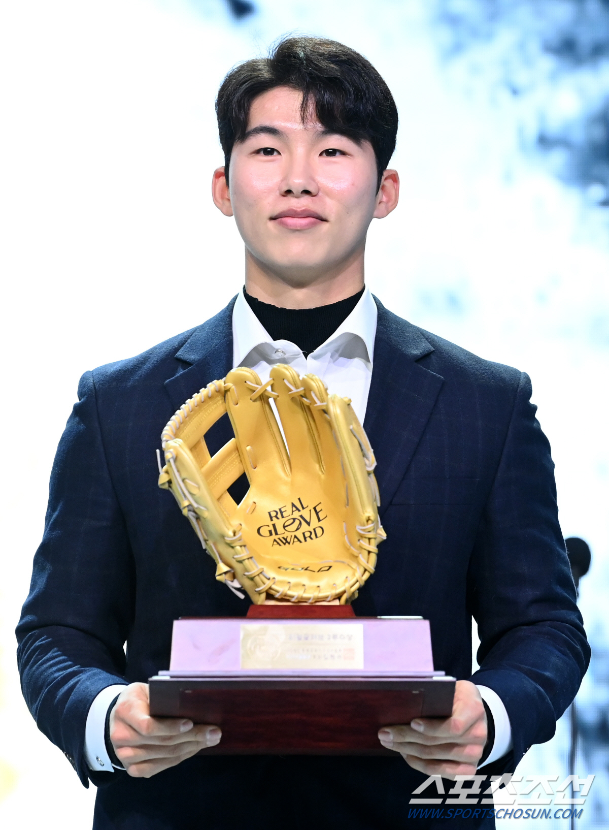 '유격수→2루수' 유일한 골든글러버, 사상 초유의 두번씩 수상 후 ML행…