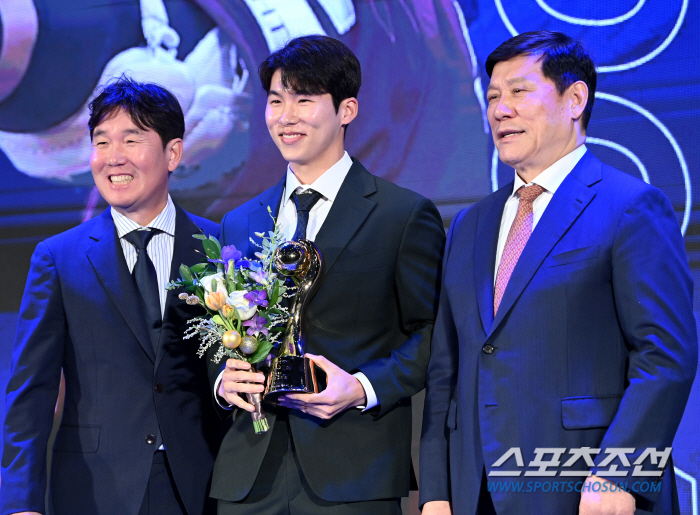 '유격수→2루수' 유일한 골든글러버, 사상 초유의 두번씩 수상 후 ML행…
