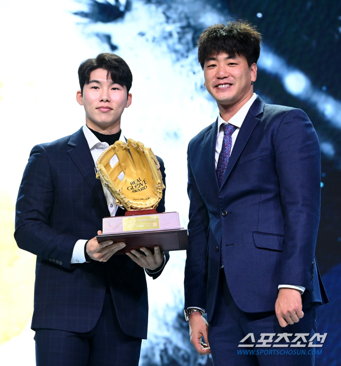 '유격수→2루수' 유일한 골든글러버, 사상 초유의 두번씩 수상 후 ML행…