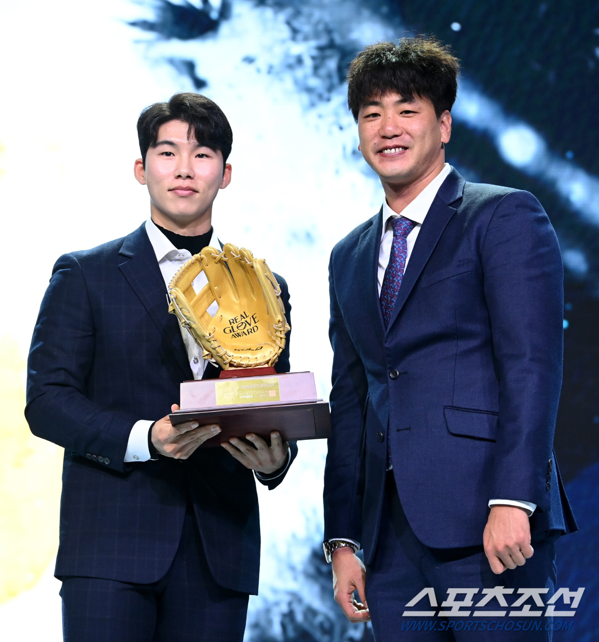 '유격수→2루수' 유일한 골든글러버, 사상 초유의 두번씩 수상 후 ML행…