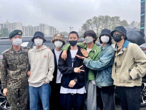 "내 새끼들, 다치지마" BTS 진, 뷔·RM 입소 배웅 '언제나 완전체…