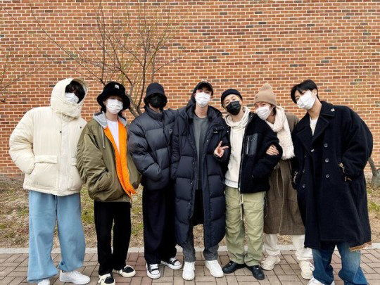 "내 새끼들, 다치지마" BTS 진, 뷔·RM 입소 배웅 '언제나 완전체…