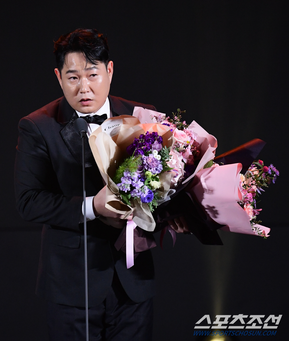 '진행형 전설' 양의지의 GG, 국민타자 턱밑까지 추격…이승엽 반응은 […