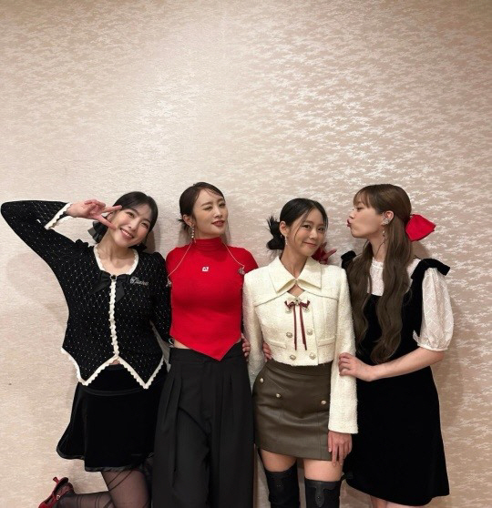 박규리 빠진 카라, 한승연→허영지 끈끈한 우정 과시 연말 파티 '눈길'