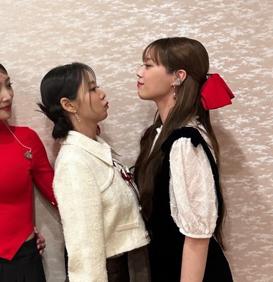 박규리 빠진 카라, 한승연→허영지 끈끈한 우정 과시 연말 파티 '눈길'