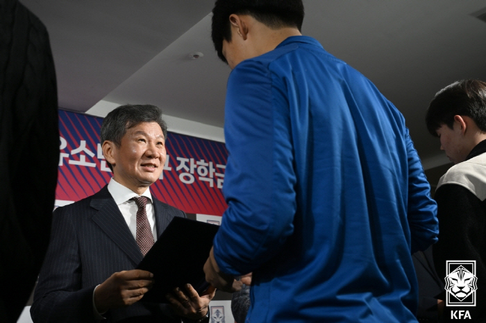 KFA-포니정재단, 중학교 선수 60명에게 장학금 수여했다