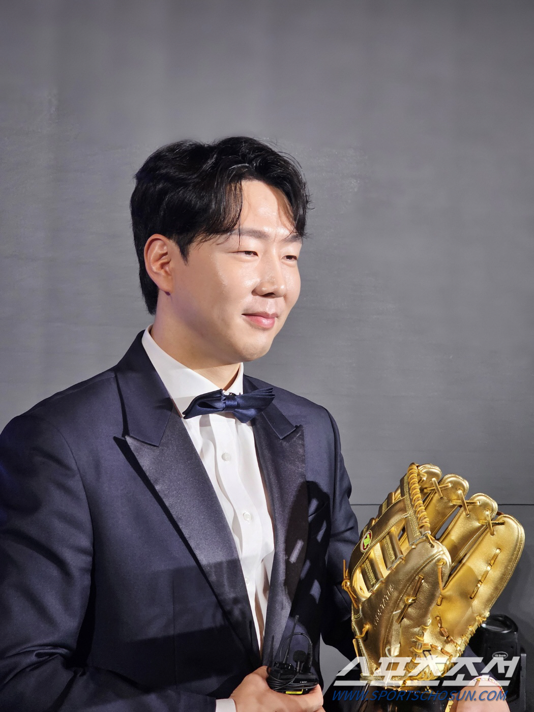 "캡틴 축하하면 된다" 쿨하게 찾아온 14시즌 빈손 최고 외야수, '박민…