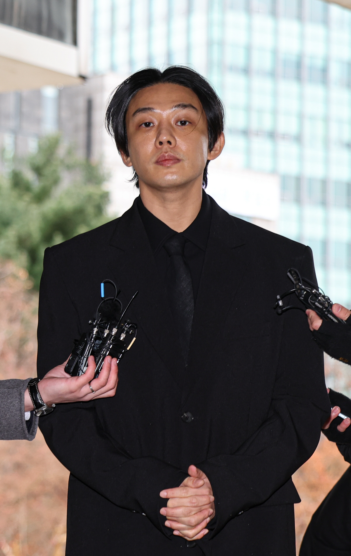 '상습 마약 투약' 유아인, 첫 재판 출석…"실망하신 분들께 죄송"