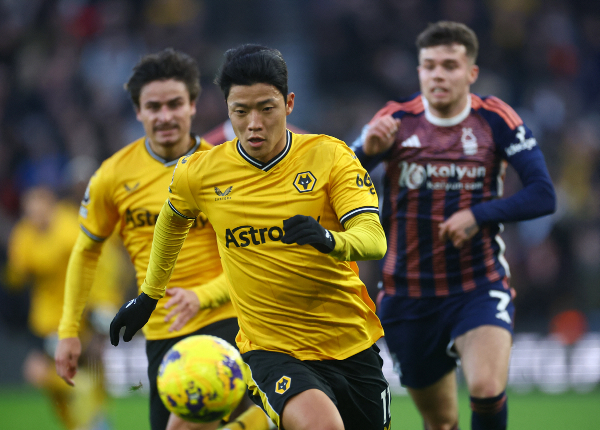'코리안가이들 EPL 접수' 손흥민, 올 시즌 '최고의 피니셔'...황희…