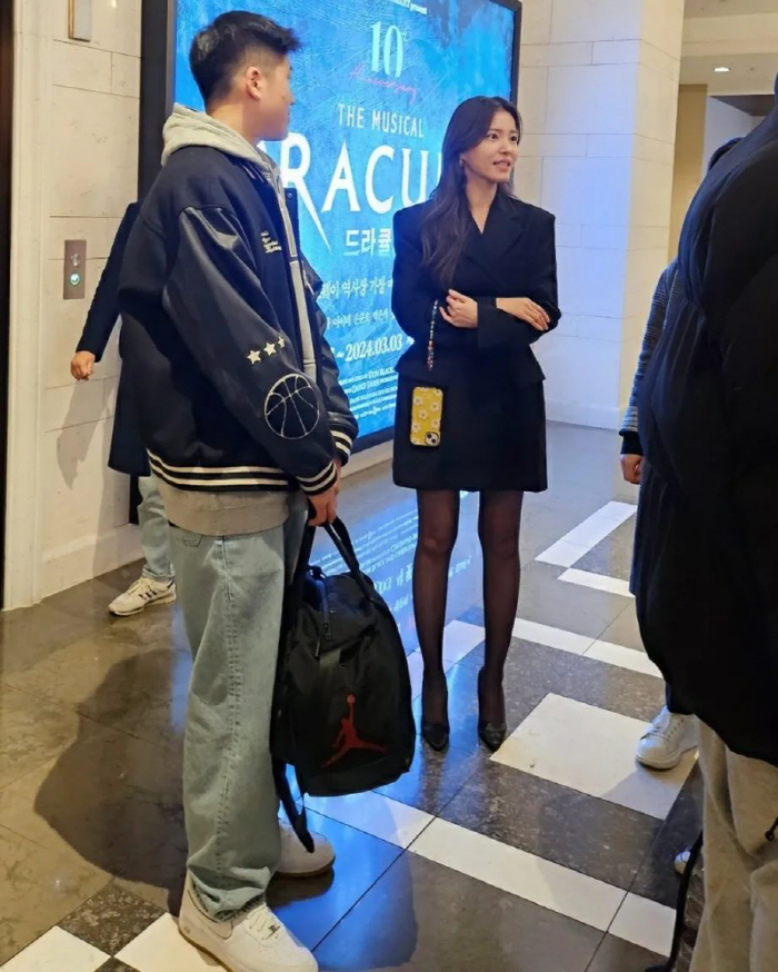 '백도빈♥' 정시아, 180cm 훈남 子와 시사회 참석..시아버지 백윤식…
