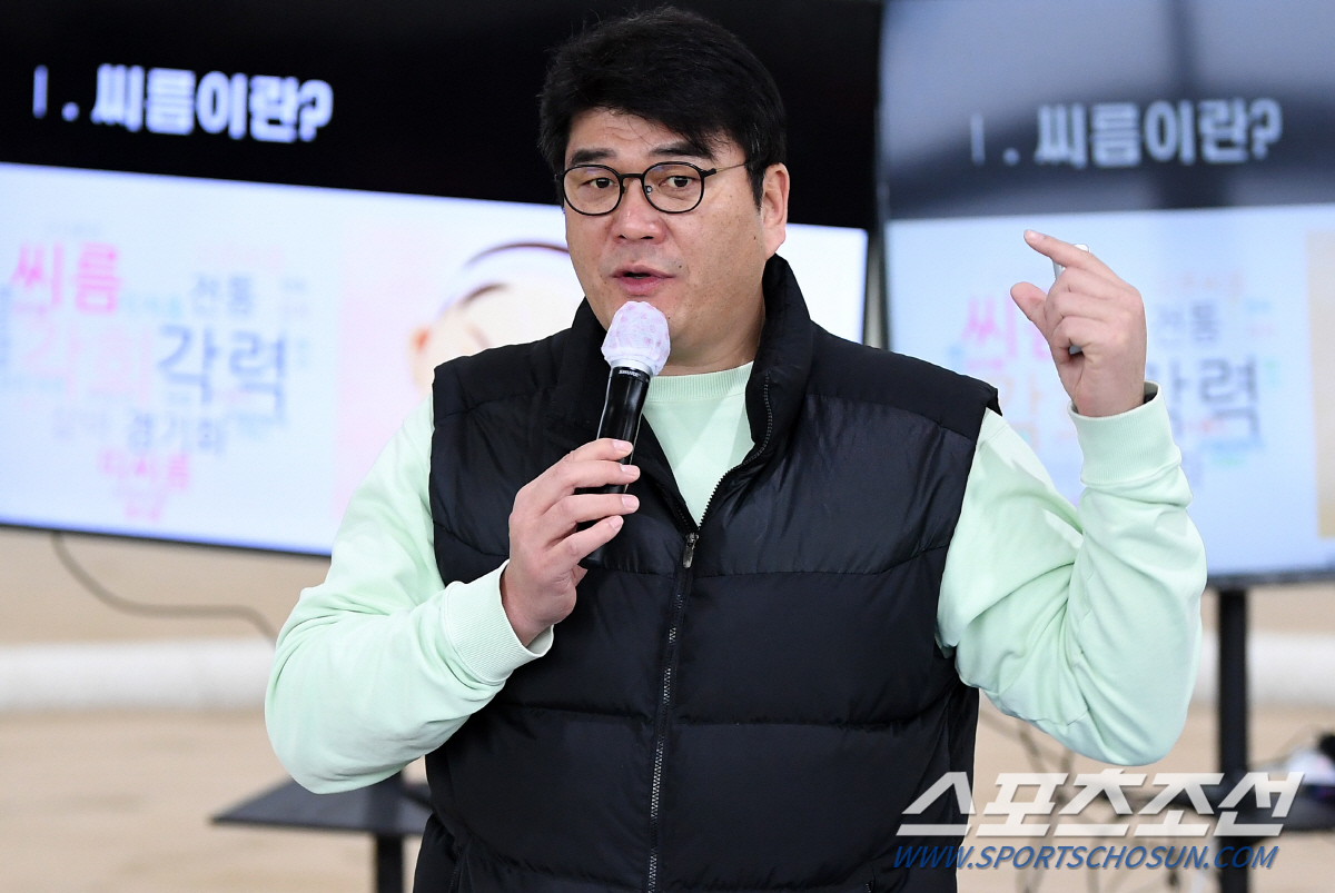 "으랏차차!K씨름" 세기의 라이벌,이태현X황규연이 제주 청스한 모래판에 …