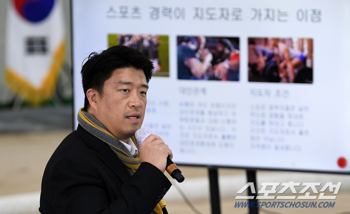 "으랏차차!K씨름" 세기의 라이벌,이태현X황규연이 제주 청스한 모래판에 …