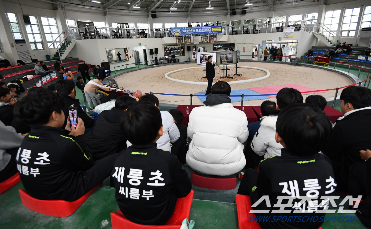 "으랏차차!K씨름" 세기의 라이벌,이태현X황규연이 제주 청스한 모래판에 …